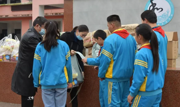 瀘州祥云平臺愛(ài)心捐贈 瀘州祥云平臺愛(ài)心捐贈